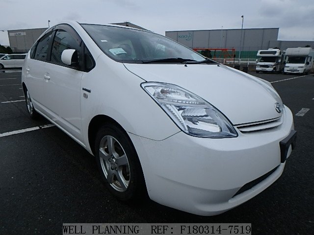 Used TOYOTA Prius EX Hatchback 2011